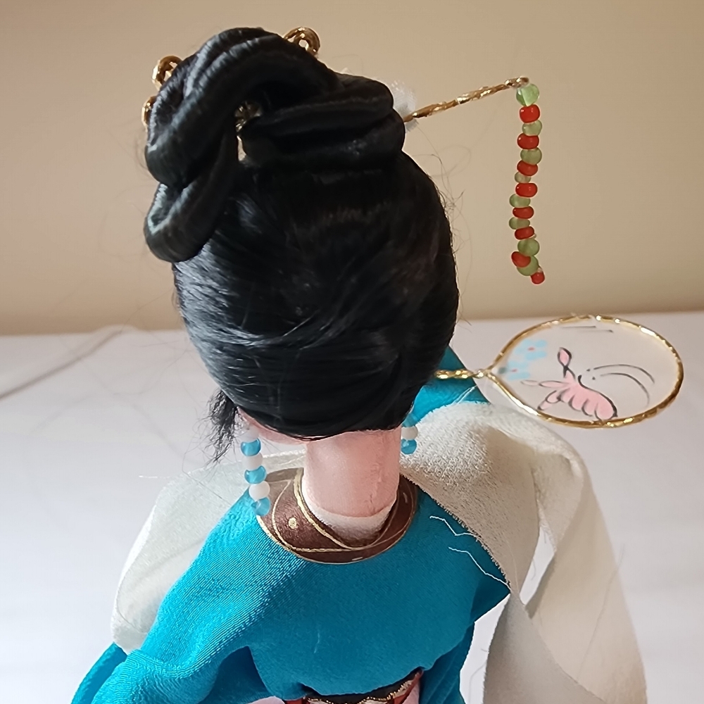Japanese Geisha doll - Picture 8 of 16